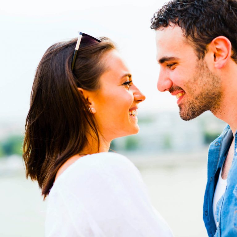 Versteckte Anzeichen, dass sie mehr als nur Freunde sein möchte