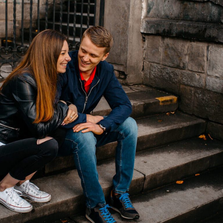3 Psychologische Anzeichen, dass eine Frau auf dich steht